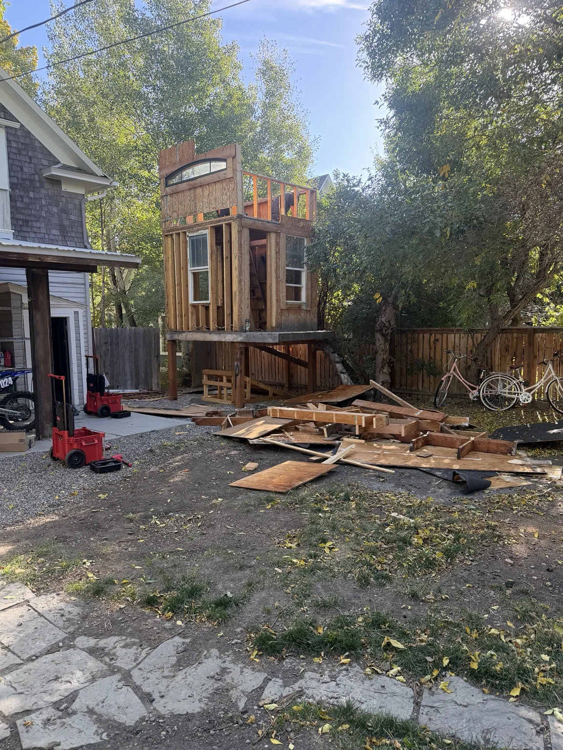 Playhouse structure from another angle before demo